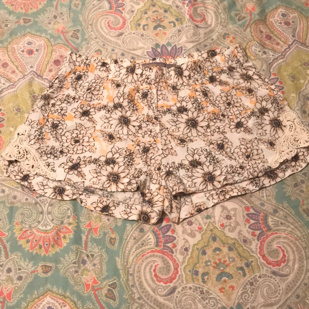 🚫SOLD🚫 2/$10 Soft Shorts | Floral & Lace 💥LAST CHANCE💥